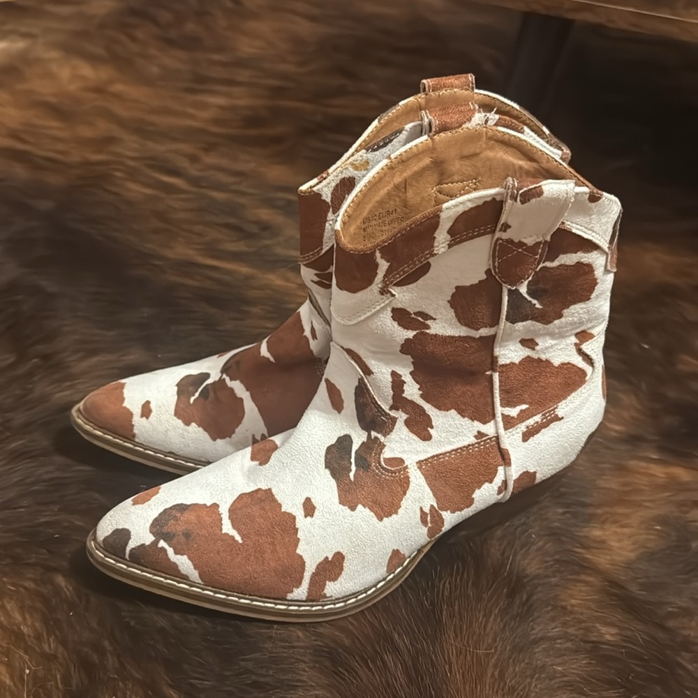 Cowprint boots - Picture 2 of 4